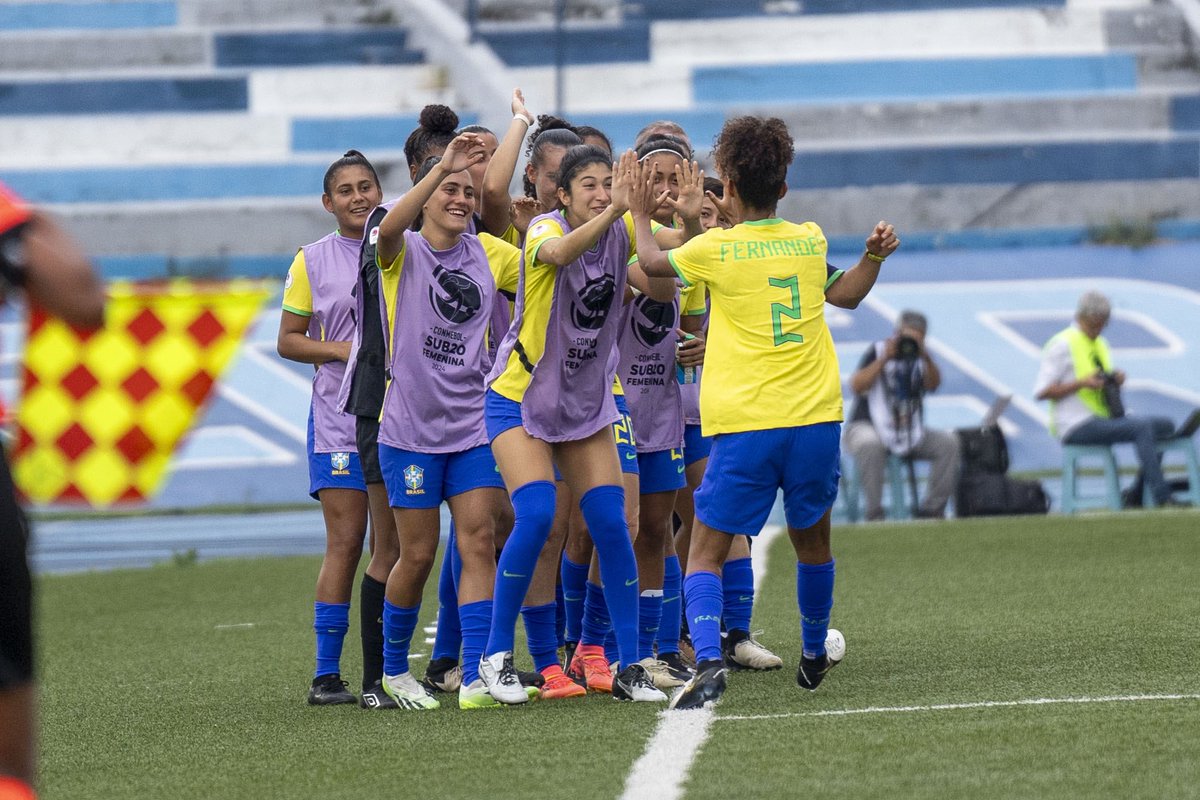 SelecaoFeminina's tweet photo. DEU BRASIL NO PRIMEIRO TEMPO! 🇧🇷

Gi Fernandes e Ana Flávia marcaram os gols na primeira etapa. Estamos na frente! É hora do intervalo. 

🇧🇷 2x0 🇦🇷 | #SeleçãoFemininaSub20 #BRAxARG

📸 Fabio Souza / CBF https://t.co/hT3s22SlwM