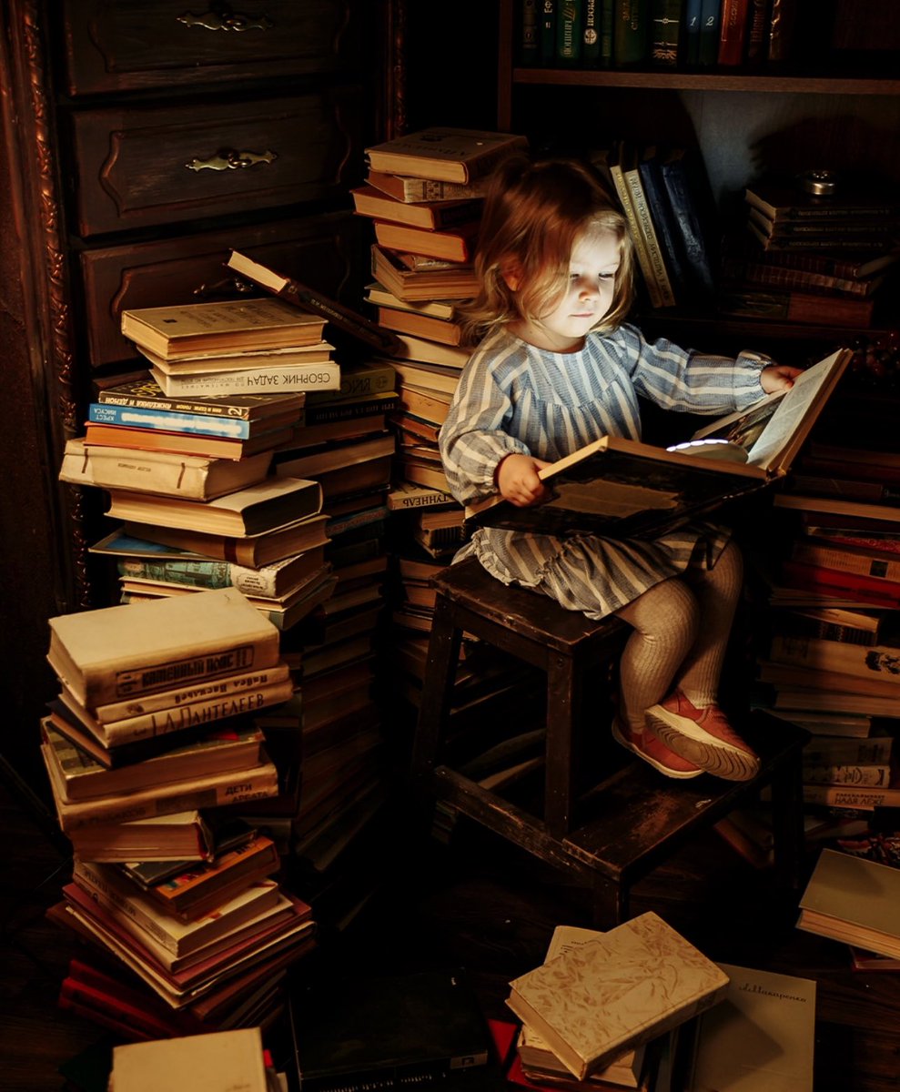 taniamcsanches's tweet photo. Novamente… e sempre. Feliz dia, feliz vida, feliz tudo para quem ama os livros, para quem ama estudar!📚
#livros #livroterapia #LivroSim
#ConhecimentoLiberta
Fonte: Unesco Courier https://t.co/WaJyxp4Fuc