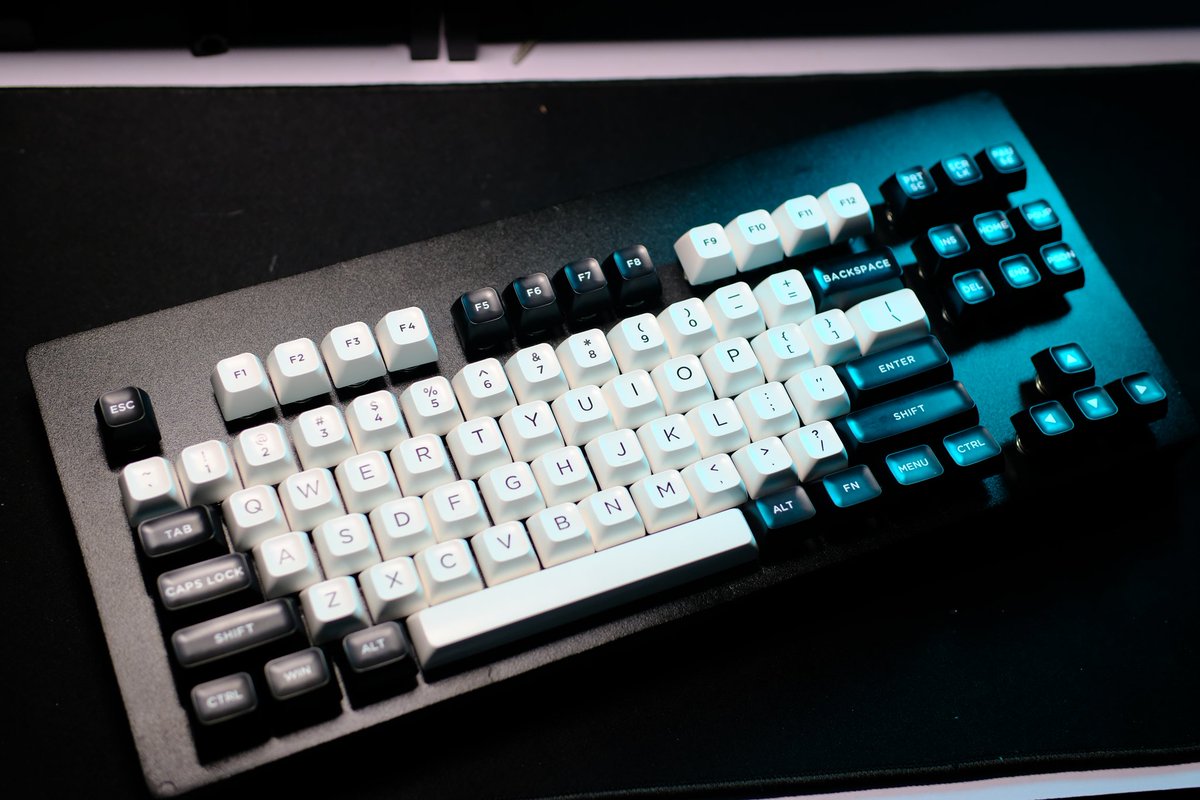 MissMBreene's tweet photo. Really loving this beamspring keyboard. Been daily driving it for the last while, and it's just so electrifying to type on. It's definitely not a keyboard for everyone, but to me, it's quite the experience. https://t.co/InQB36kMYe