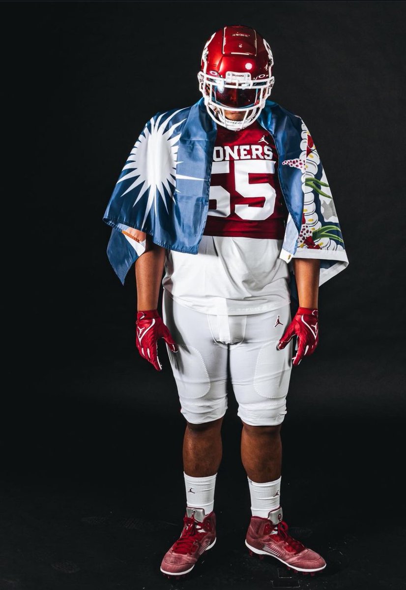 New #Sooners 247 Crystal Ball ⭐⭐⭐ 2025 IOL Antoni Kade Ogumoro 6'4.5' / 298 🏫 Elgin HS (Elgin, OK) 🎚️ 6 (Med) ✍️ By Collin Kennedy 🎤⬇️ Oklahoma Insider 247sports.com/Player/antoni-… #XXV