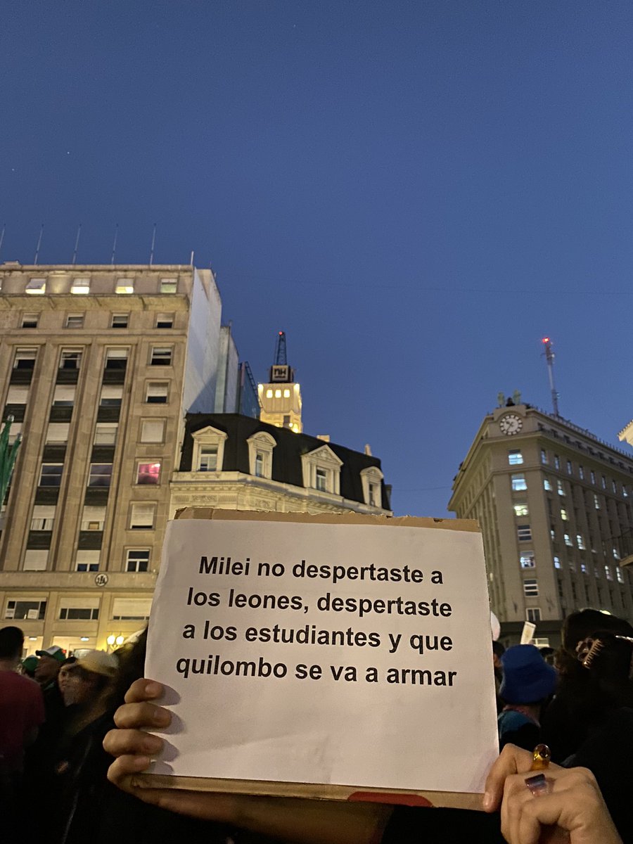 DaianaDiessler's tweet photo. Yo, desde mi lugar de docente, defiendo y defenderé siempre la Educación Pública, Gratuita y de Calidad. 🇦🇷

#MarchaFederalUniversitaria
#EducacionPublicaSiempre https://t.co/oZE9qYCHJU