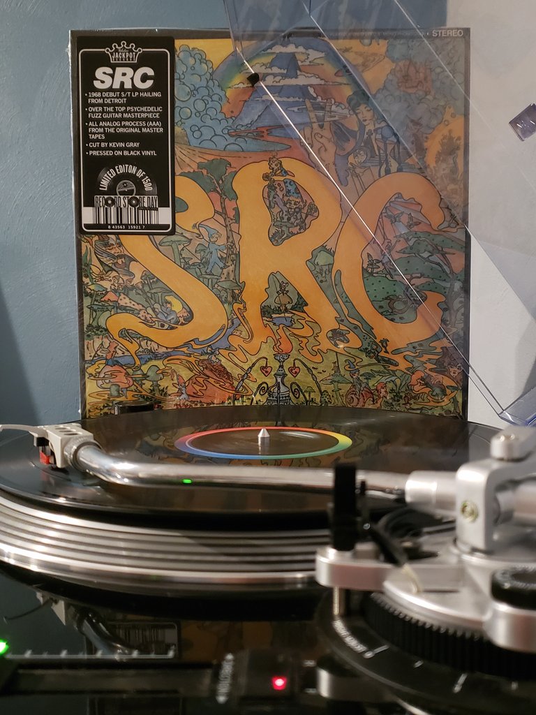 SRC - SRC (1968/2024).
Looked cool. Fuzzy psych-rock? AAA? Kevin Gray? Ok, I'm in.
#nowspinning #vinyl #psychrock #src