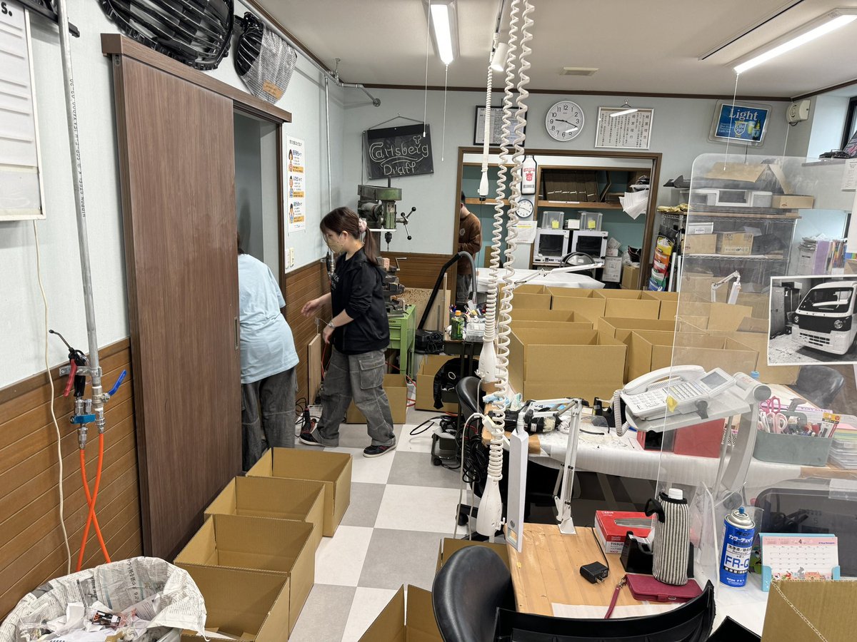 jyushireadmodel's tweet photo. ある朝の光景☀️大量梱包📦は大変です。お疲れ様です！ https://t.co/nMLplMzR0w