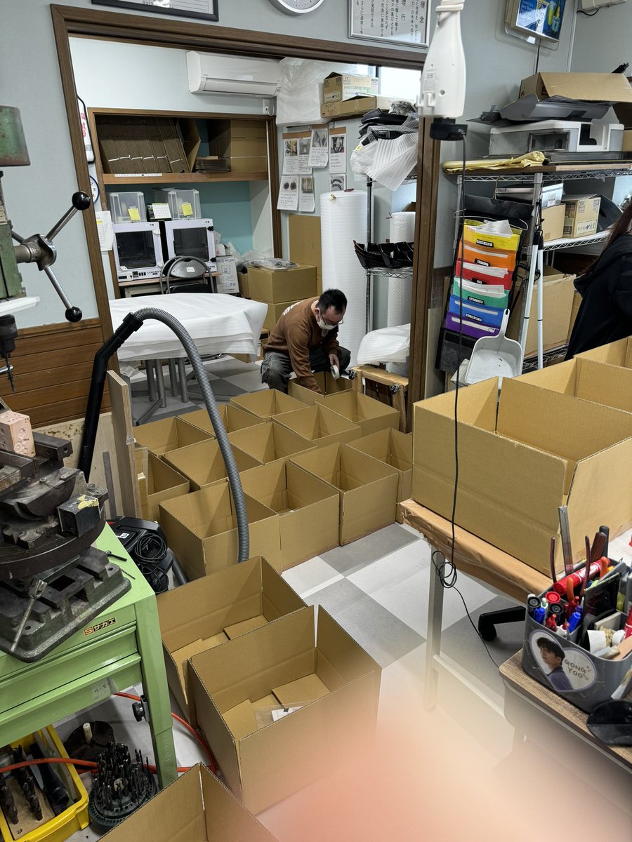 jyushireadmodel's tweet photo. ある朝の光景☀️大量梱包📦は大変です。お疲れ様です！ https://t.co/nMLplMzR0w