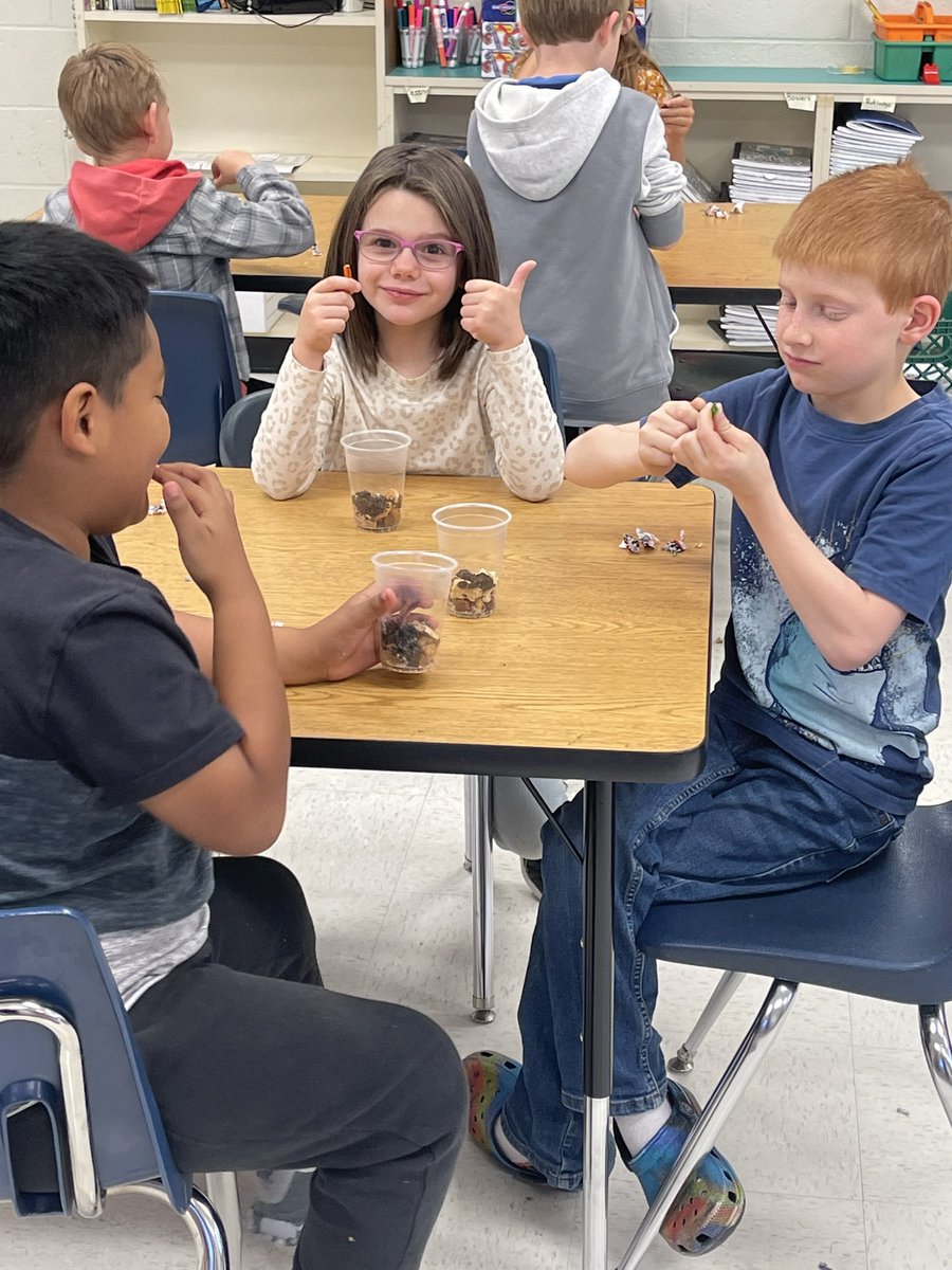 MrsMcIntyre_'s tweet photo. First grade got to eat โdirtโ today. Weโve been learning about soil so they made a layers of soil snack out of cookies. #WingateAgTech @WingateESNC @Renee_McKinnon1 @AGHoulihan @UCPSNC https://t.co/bCGrI8tGht