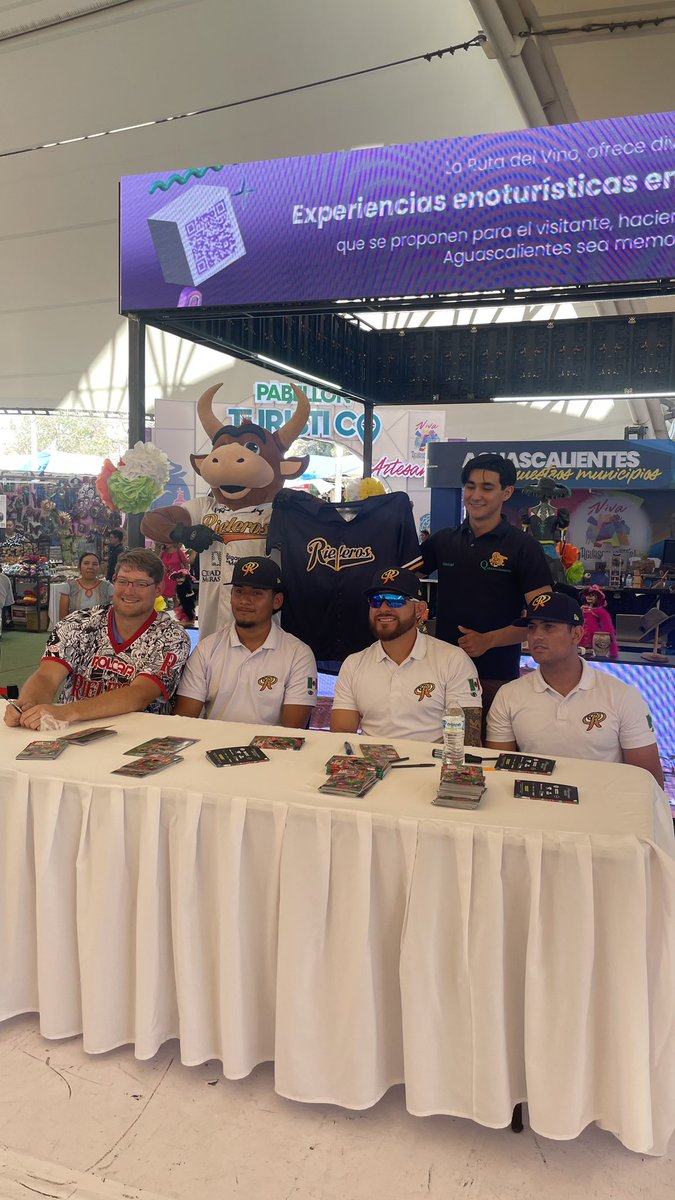 RielerosDeAgs's tweet image. Mucha convivencia el día de hoy 😍

Presentes en firma de autógrafos en el Pabellón Turístico de la Feria de San Marcos con nuestra #RevoluciónRielera🚂

Gracias por la invitación ⭐️

@Aguascalientes