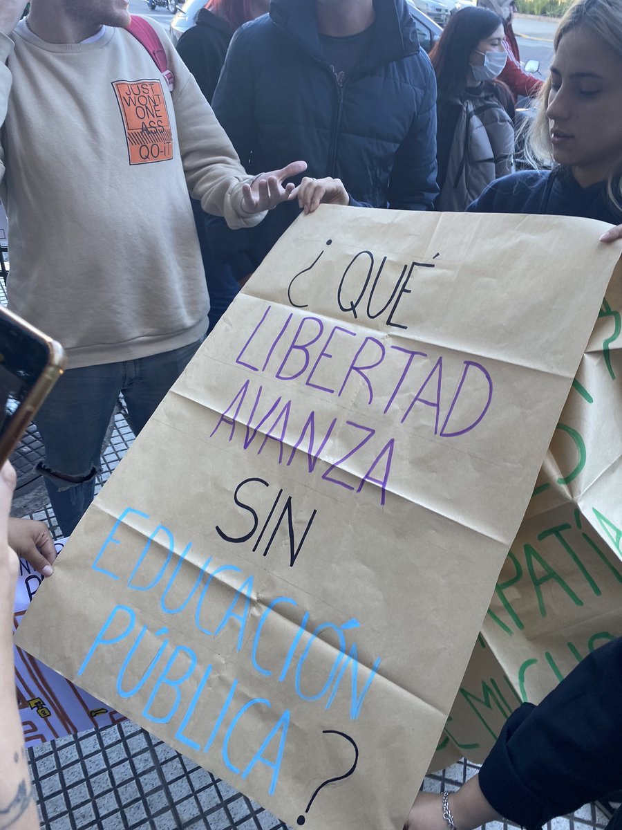 agosnic03's tweet photo. Por la Educación Publica, Laica y de Calidad.

Hoy desde Ce #UADE nos unimos a la marcha para decirte NO al recorte presupuestario y SI a la educación gratuita de calidad.

Orgullo de compartir la misma lucha por y para el pueblo.

#Marcha23Abril #MarchaFederalUniversitaria https://t.co/KYVRilio04