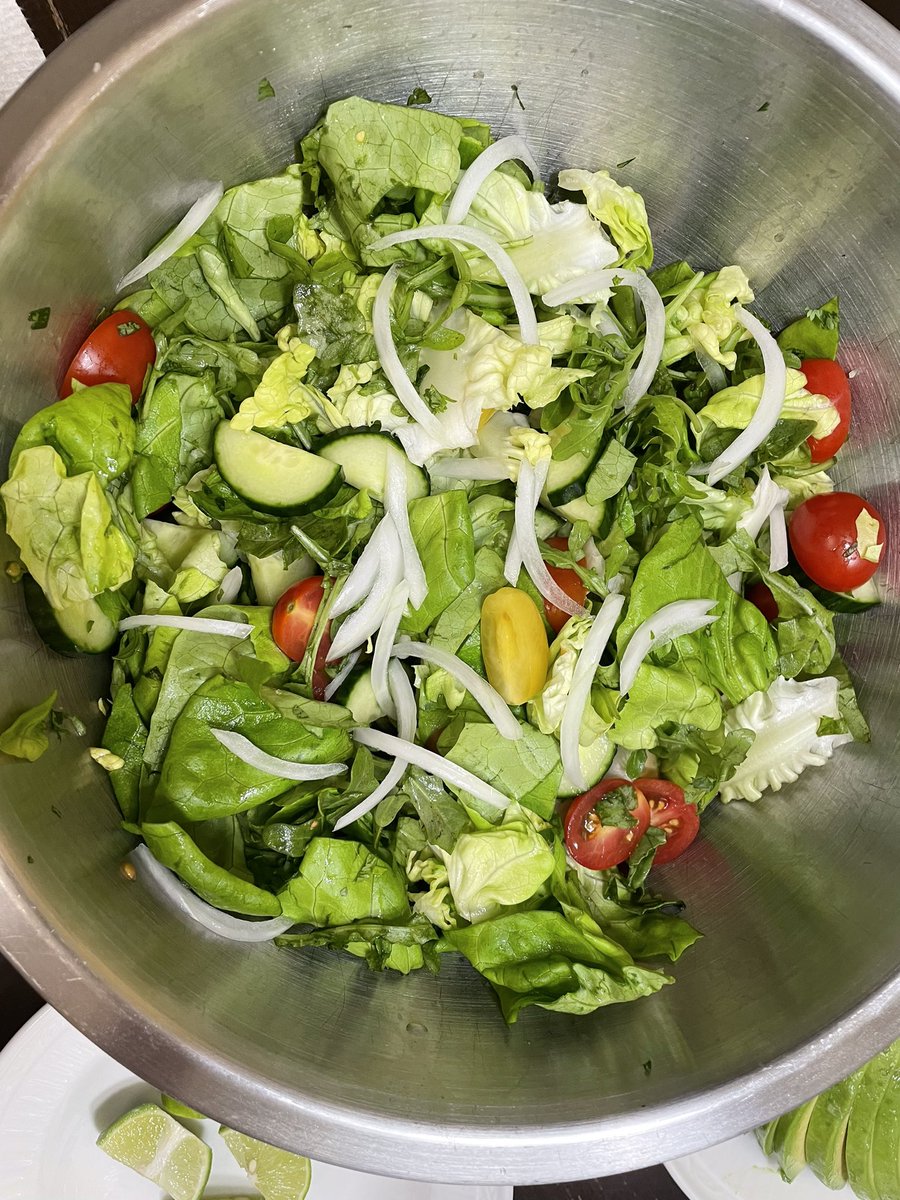 MrsM_Lopez's tweet photo. We used our @BrighterBites arugula, butter lettuce, English cucumber, &amp; a box of tomatoes to make delicious salad  for dinner today. We topped it w sliced steak, onions, &amp; crunchy garlic croutons. We shared the carrots, eggplant, &amp; sweet potatoes w the neighbors. 🥗 https://t.co/F0LCQ9XZ6F