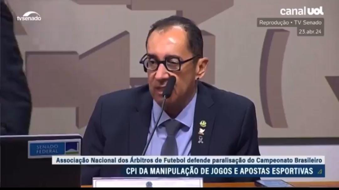 deliminhaa's tweet photo. Numa das pastas enviadas por Textor, um relatório completo sobre o episódio do VAR descalibrado em Vasco x Internacional (2020), as evidências apontam para a anulação de todos torneios a posteriori. A informação que chega é que existe um clima de desespero nos bastidores da CBF. https://t.co/d9Zk49wyN3