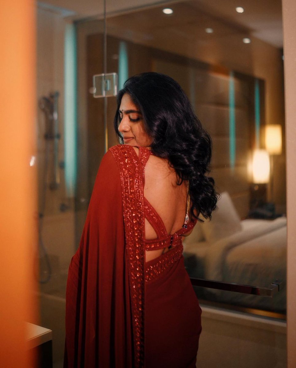 #NimishaSajayan Looking Hot in Red Saree

#KollywoodCinima #Actress #Pic #Heroine #Cinema #Tamil #Image