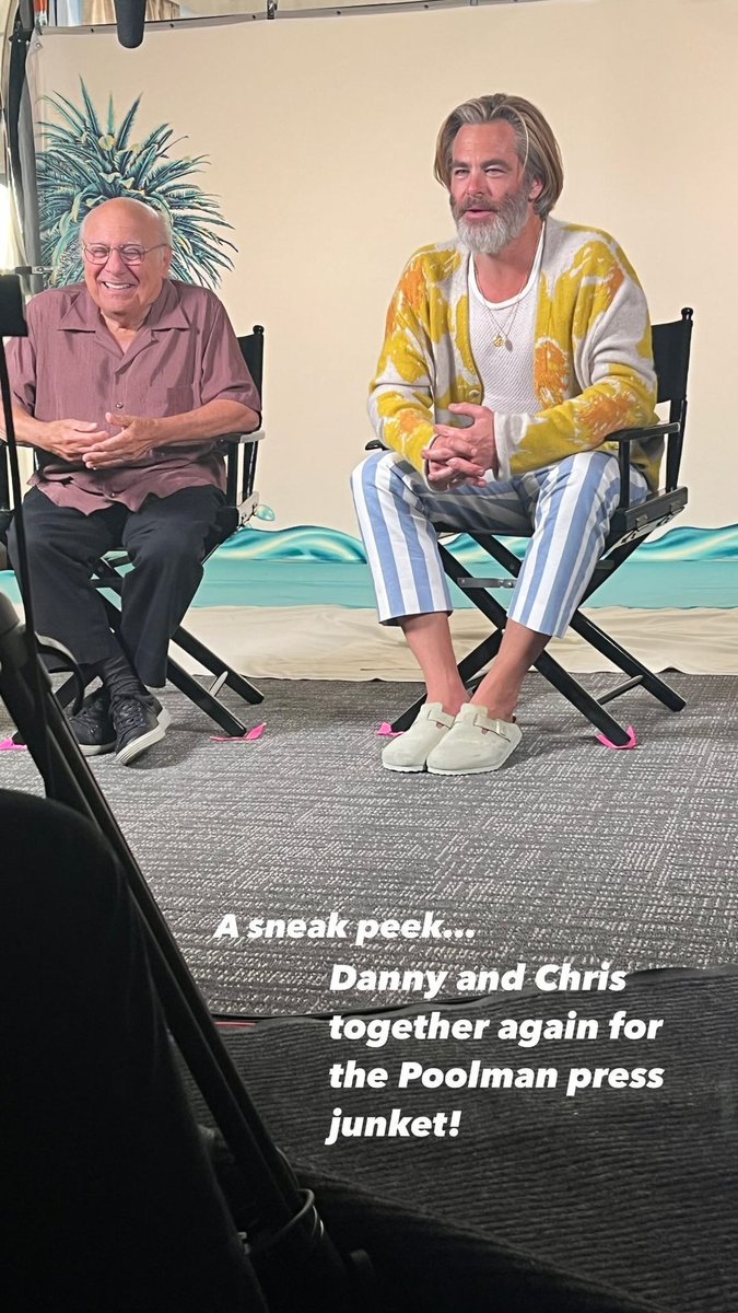 New photo of Danny and Chris for the Poolman press junket😆 #ChrisPine #DannyDevito #Poolman #PoolmanMovie #풀맨 #크리스파인 #대니드비토