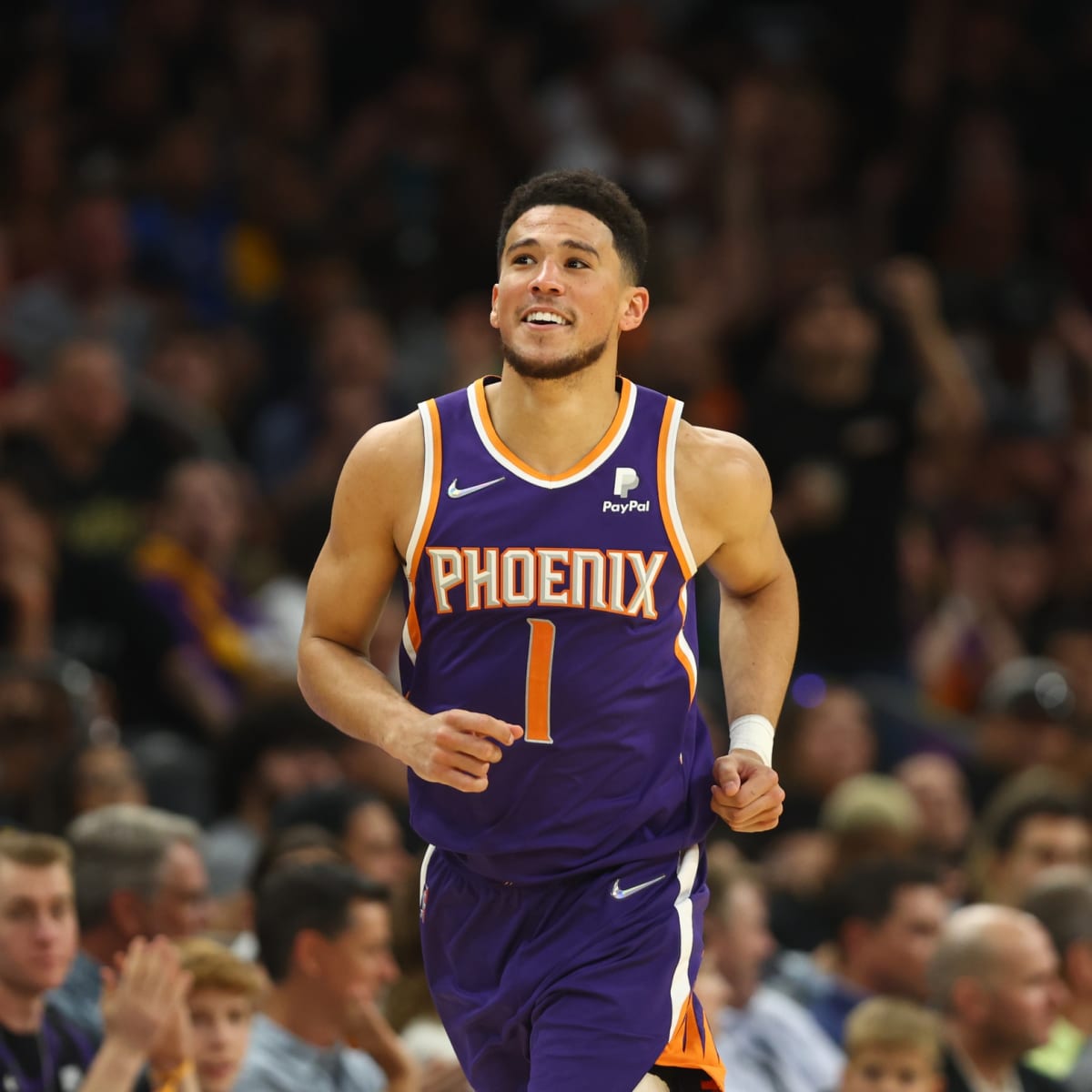 Devin Booker > Wolves