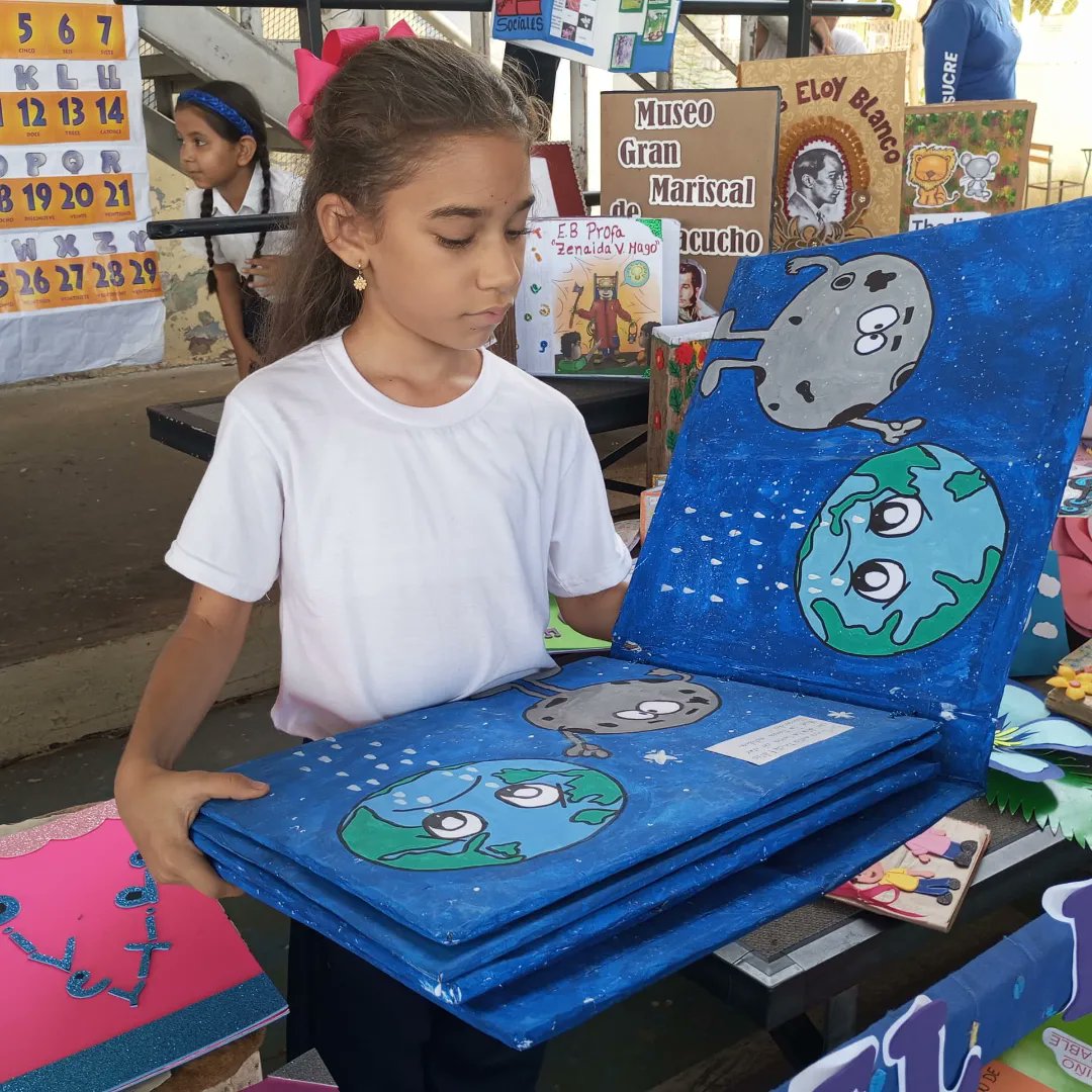 CDCESucre's tweet photo. #Sucre de fiesta con la Feria Escolar: Libros Artesanales Venezolanos, dónde todas nuestras instituciones educativas presentado los libros elaborados por nuestros estudiantes.
#VenezuelaEsDDHH 
@NicolasMaduro 
@MPPEDUCACION 
@_LaAvanzadora 
@KarenlyPSUV 
@DGRPA1 https://t.co/CwBQNG9yje