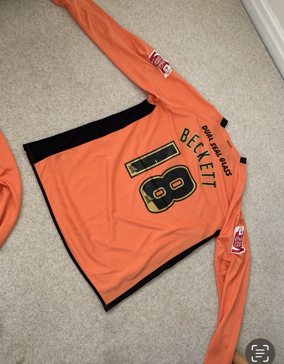PaulMozz's tweet photo. @Leemorris__ @htafc I’ve got these 2 , picked up at a car booter!! 1 match worn https://t.co/DkbMW5AJdw