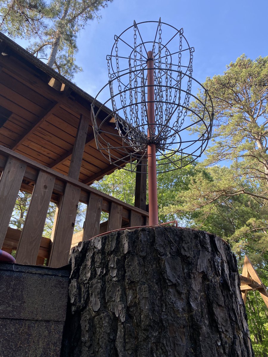 discgolfhere's tweet image. If you don’t have 3 baskets in your backyard, are you even trying?