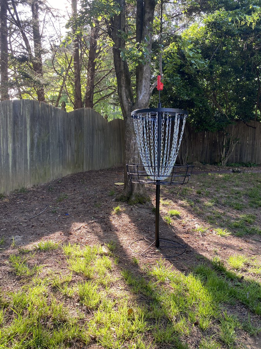 discgolfhere's tweet image. If you don’t have 3 baskets in your backyard, are you even trying?