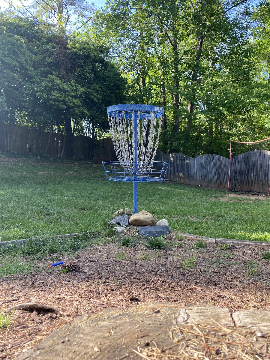 discgolfhere's tweet image. If you don’t have 3 baskets in your backyard, are you even trying?