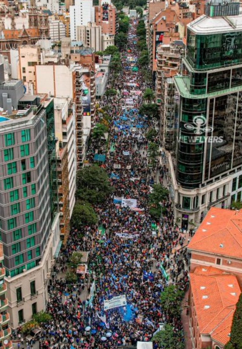 Masiva #MarchaUniversitaria en las principales ciudades del país. Todo el análisis mañana por @NacionalAM870 a partir de las 7am en #EstásConmigo