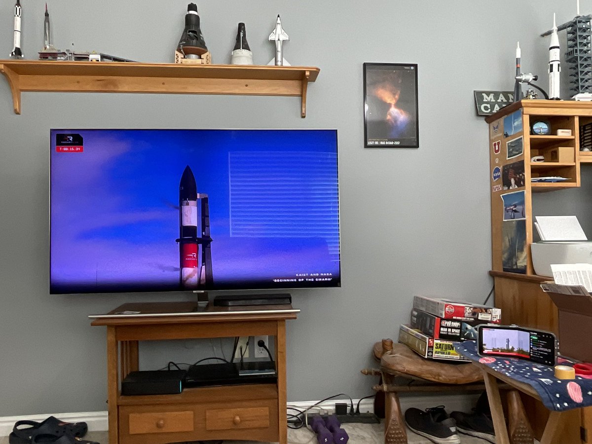 Now have Electron on the big screen, Starlink on the tiny screen. #BeginningoftheSwarm  #Falcon9