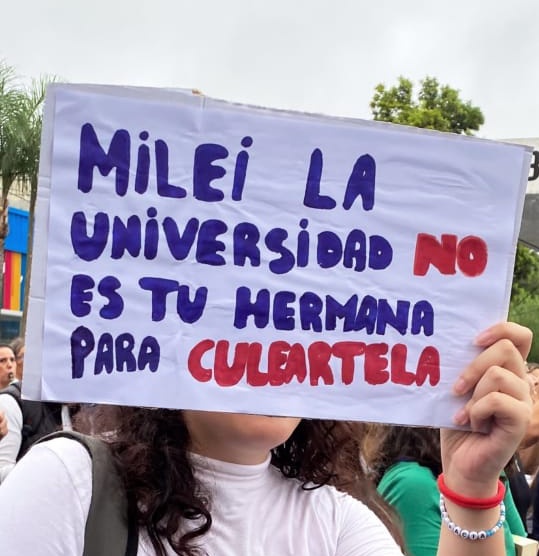 valacha_'s tweet photo. @estoesblender 📍Universidad Nacional de Santiago del Estero
#MarchaFederalUniversitaria https://t.co/379ECDPFAD