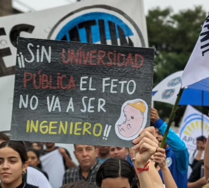 valacha_'s tweet photo. @estoesblender 📍Universidad Nacional de Santiago del Estero
#MarchaFederalUniversitaria https://t.co/379ECDPFAD