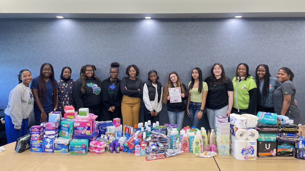 🧡 🙏 THANK YOU to the incredible students of the @leadingladies_sg Club at @st_georgesths for generously donating essential items on our wish list. These items help to ensure women & families in our emergency & transitional housing program have access to their most basic needs.