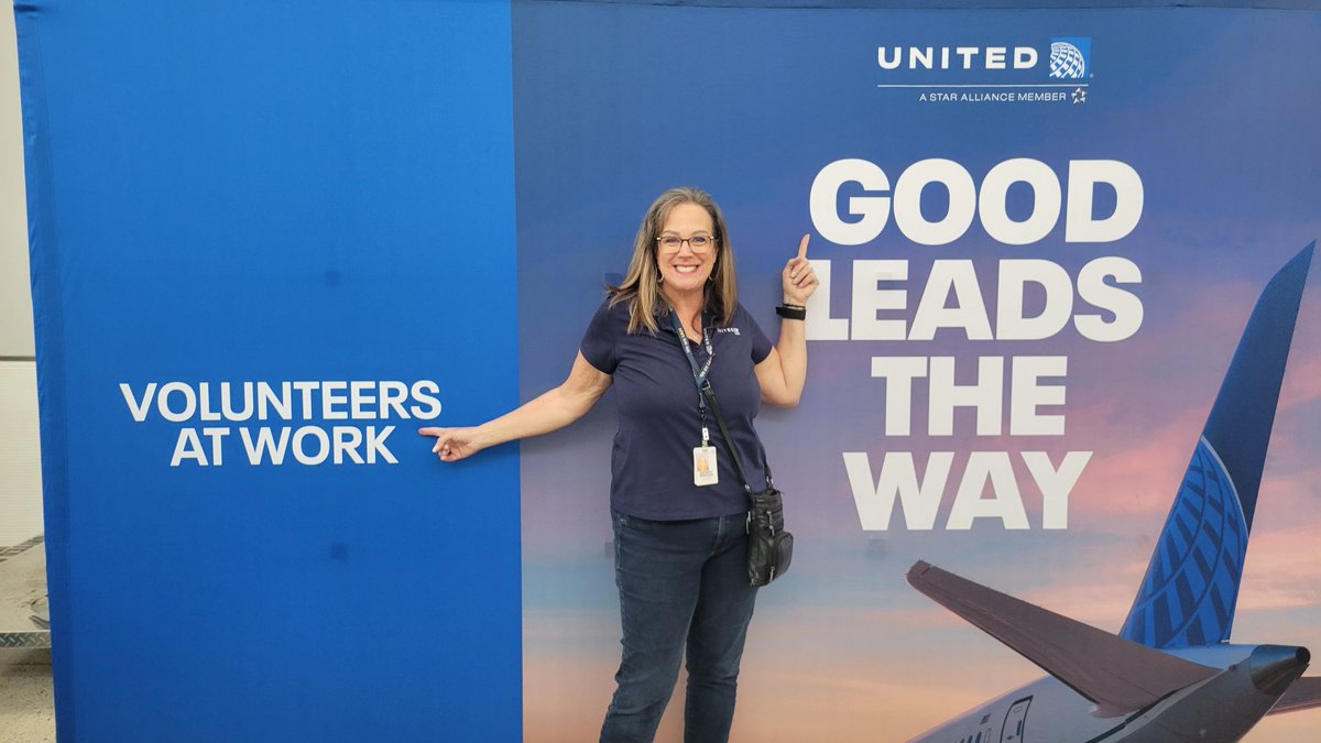 KerryUAsaidWhat's tweet photo. Thank you @united #IAH for all that you do for the community. And to our partner #good360 for getting us all together, employees and customers connecting the world. #gltw #weareunited #beingunited #volunteering @philgriffith63 @Tobyatunited https://t.co/q05cQXi6mM