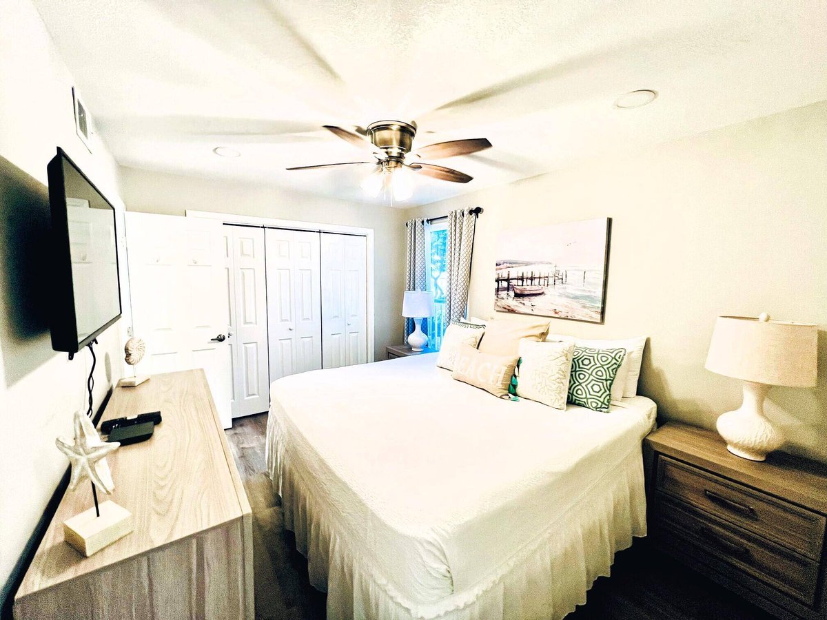 🌴 Paradise found at this 1BD/1BA waterfront condo in Destin, FL. Perfect for 2nd home or investment with boat docking & amenities galore! Tour today! #WaterfrontLiving #InvestmentOpportunity #LPTrealty
775 Gulf Shore Dr. 1027, Destin, FL 32541
kaysellsdestin.com/d8qyixdt