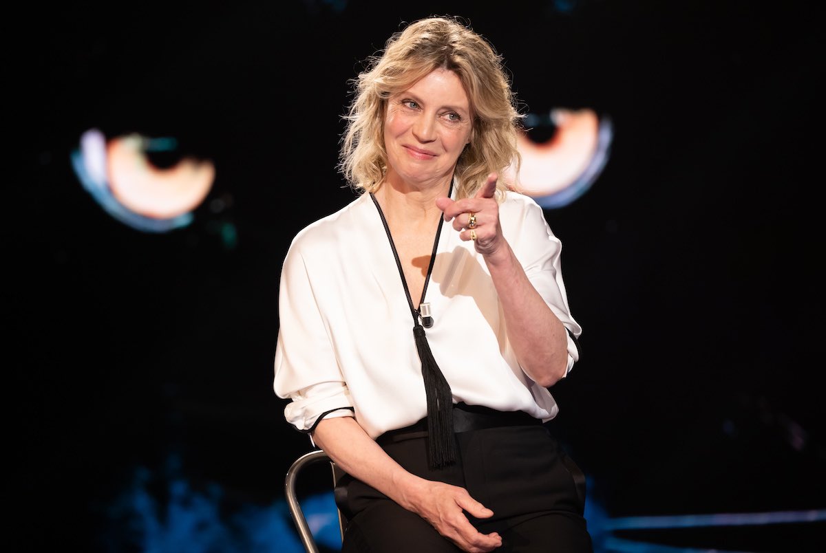 Margherita Buy scherza sul fatto di essere l’attrice più premiata del cinema italiano. Ospite a “Belve”, Francesca Fagnani le ricorda che potrebbe perdere il primato, viste le 19 candidature al David di Donatello di Paola Cortellesi. “Sta’ buona, non glieli hanno ancora dati”.