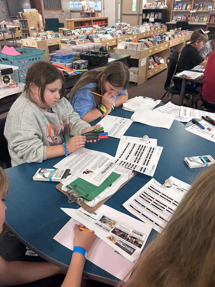 AndreaATimR6's tweet photo. Today, I helped guide 4th-grade students on the Anniston Freedom Riders Trail with OSI Specialist @LiteracyLambert . After our stop in Anniston, we did a coding lesson using ozobots at PVE. Students coded Evo to move on the map to review the Freedom Trail path. #atimpd @Ozobot https://t.co/aoiyo0VlCv