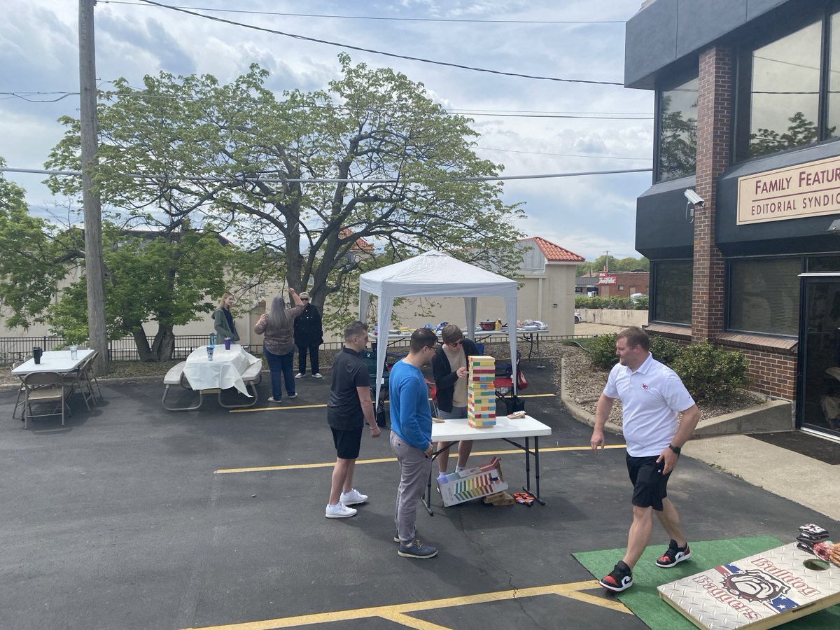 featureimpact's tweet photo. Happy National Picnic Day! 🥪🌞 We celebrated with our very own Parking Lot Picnic, filled with yummy food, exciting games, and amazing company. Who says you need a park to enjoy a picnic? 🚗🍔🎉 #nationalpicnicday #companyculture https://t.co/bwwWd2U0py