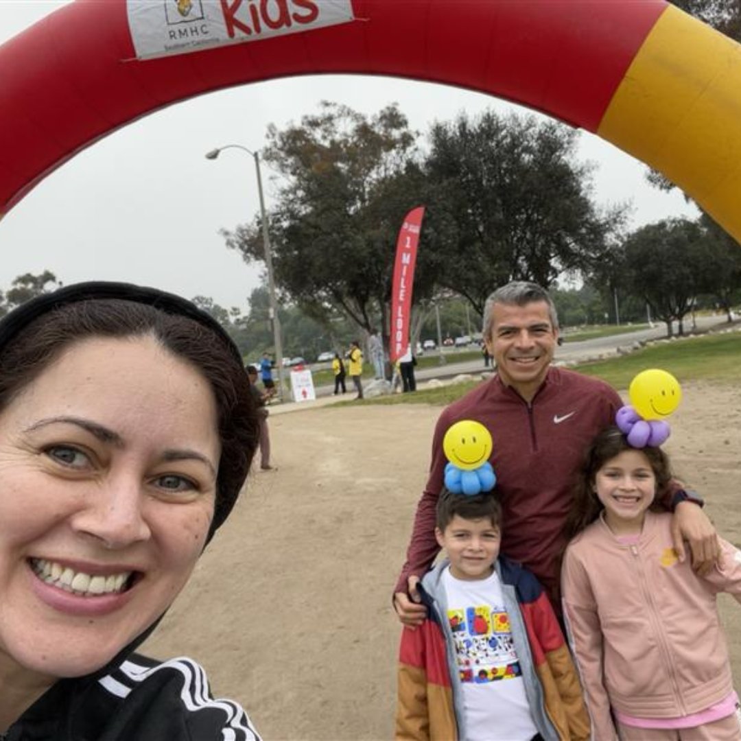 DAVISELEN's tweet photo. Participating in the annual Walk for Kids of Ronald McDonald House Charities is a beloved tradition at Davis Elen. Together, we walk to support Ronald McDonald House Charities of Southern California. Go team DE! 👏 https://t.co/SQTtUhJQVl