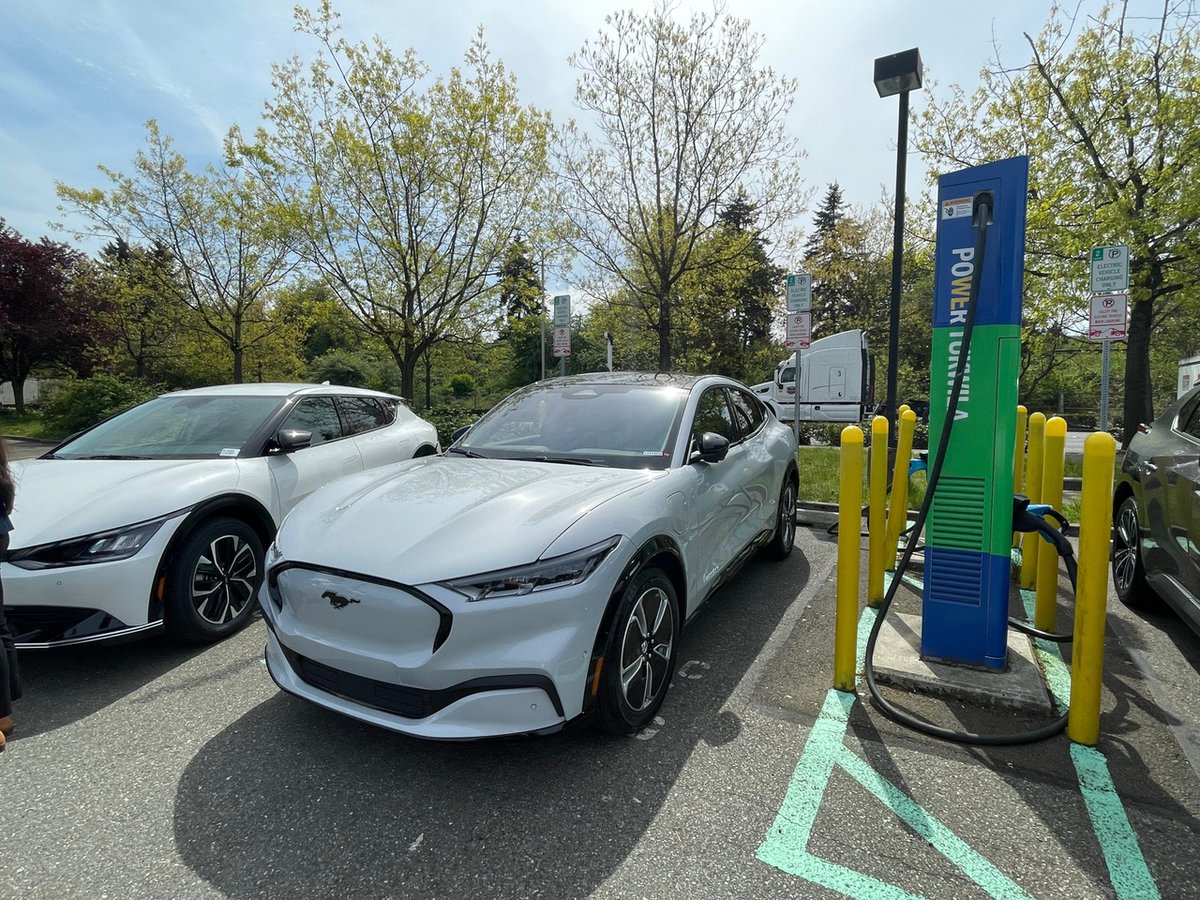 Ready, set, drive electric! Today in Tukwila, @WAComDirector Mike Fong & @GovInslee previewed the new $45M state rebate program opening in Aug. that'll put affordable EVs within reach for eligible residents. Read more: bit.ly/3w8cVcm