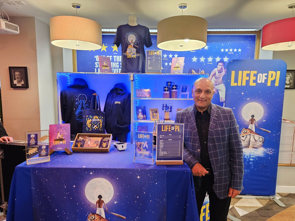 GlobalRamSingh's tweet photo. Breathtaking puppetry and performances in 'Life Of Pi'. A must see for all the family at @WolvesGrand
#LifeOfPi #WolvesGrand #lifeofpiUK #GrandTheatre #lifeofpionstage #Theatre #Wolverhampton #WolverhamptonGrand
📅 Tuesday 23 - Saturday 27 April
🎟️ https://t.co/iVetr8Sx4F https://t.co/RwjvzB2PMH