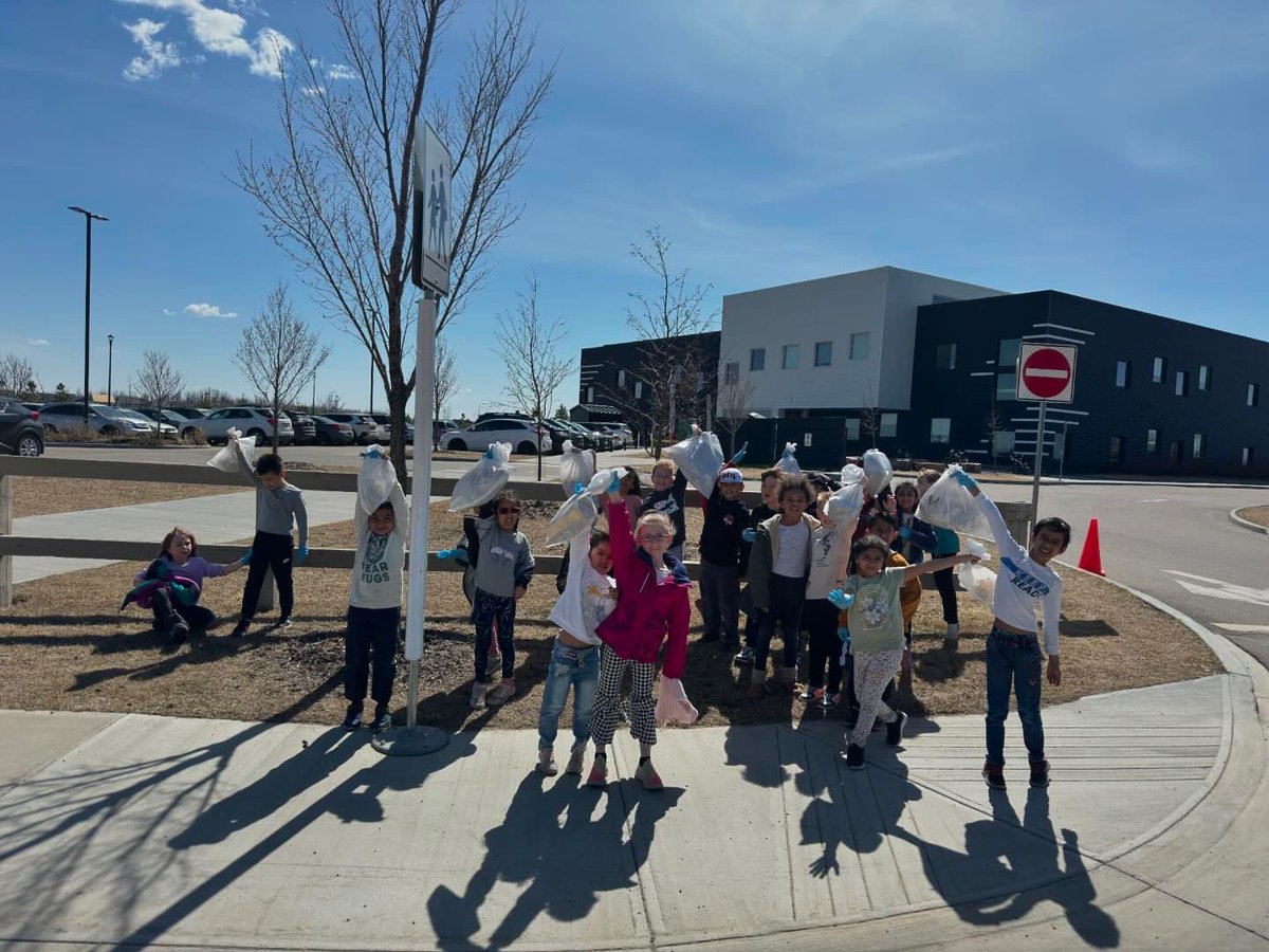 When life gives you sunshine, make solar power! ☀️🌎 This Earth Day, #EPSB students and staff were true eco-warriors—from building actual solar panels, planting seeds and cleaning up school yards, to turning off the lights and reducing energy usage. Tree-mendous job to all! #yeg