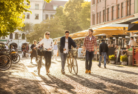 🌱 Explore with us the numerous experiences awaiting you in Malmö during #BtO2024! Culture on Wheels: Bicycle Tour of Malmö 🚲 Malmö, renowned as Sweden's top biking city, invites you to explore its cultural richness on two wheels Full programme here: ow.ly/3otP50Rj0Lk