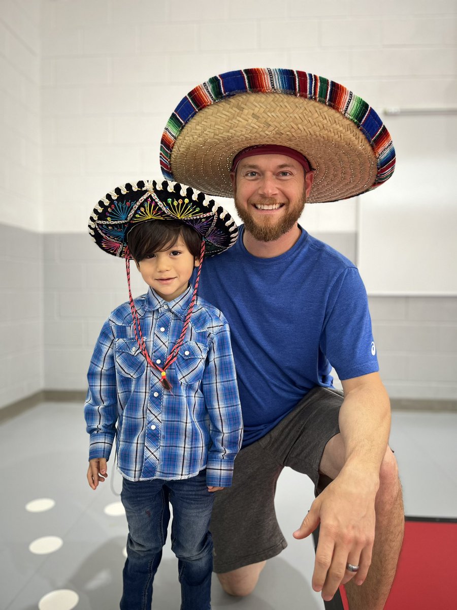 NEISDPreK's tweet photo. Fiesta Tuesday. 
🎊🪅🎊
Martes de fiesta.
#NEISDPrek
#RootEdNEISDPreKAcademy
#TheNEISDWay https://t.co/pbCe5UJvp9
