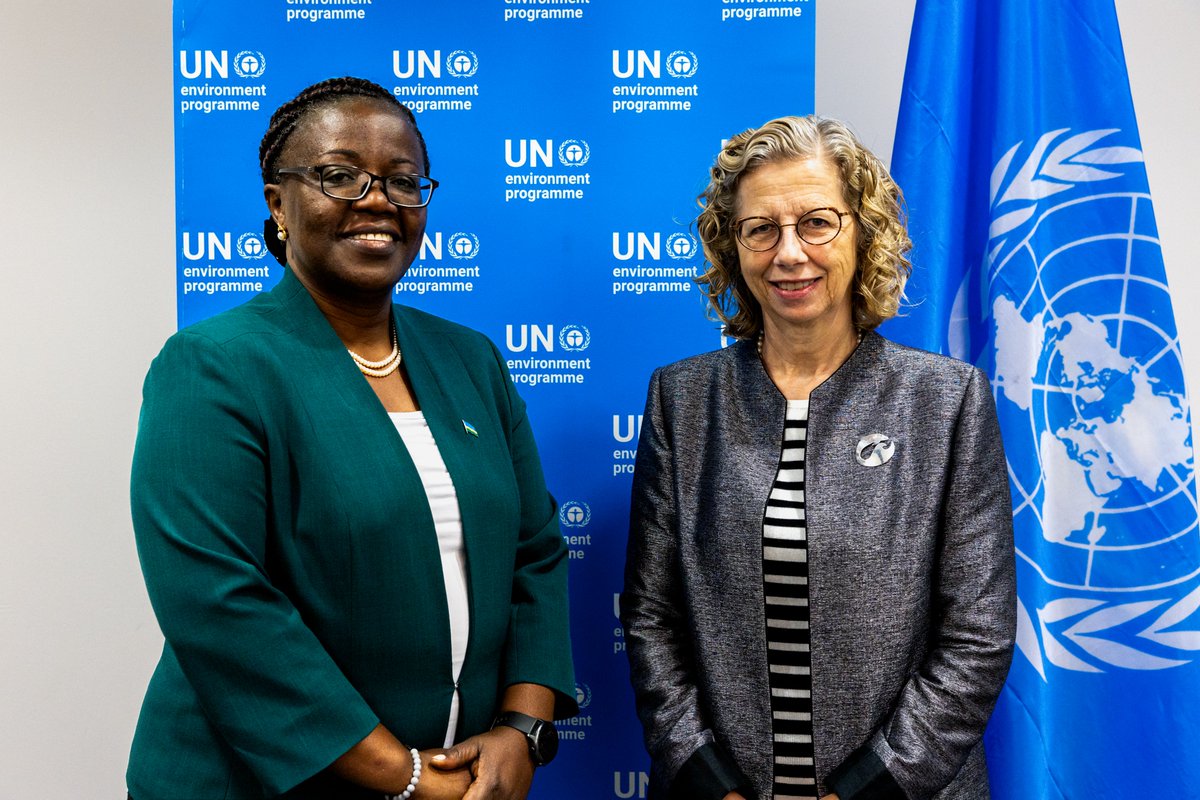 Pleased to see my good friend @MujaJeanne, Minister of @EnvironmentRw 🇷🇼 at #INC4 As we discussed, the issue of plastic pollution is a global problem & one we must tackle together. An ambitious #PlasticsTreaty can help us #BeatPlasticPollution & ensure a just transition for all.