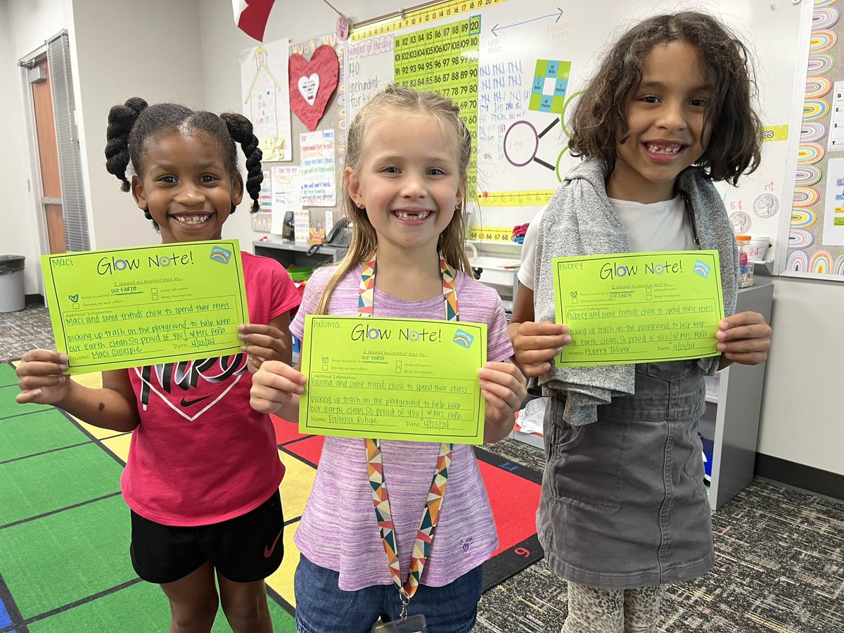 FunWithMrsPena's tweet photo. This week we are learning about reducing, reusing, and recycling. These 3 first graders decided to spend their recess today picking up trash on the playground instead of playing. 💚🌱 @BlackBearkats #BearkatBEST #EveryDayIsEarthDay https://t.co/yMQ0oqG3Jm