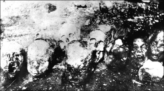 KaloManoukian's tweet photo. En ce 24 avril, nous commémorons les 109 ans du #GenocideArmenien.

De 1915 à 1923, 1,5 millions de chrétiens arméniens, grecs et assyriens seront exterminés par les turcs. 🙏🏼🇦🇲

Ne jamais oublier ! ✝️

#ArmenianGenocide #Arménie #Turquie https://t.co/yEgE5ZaOJy