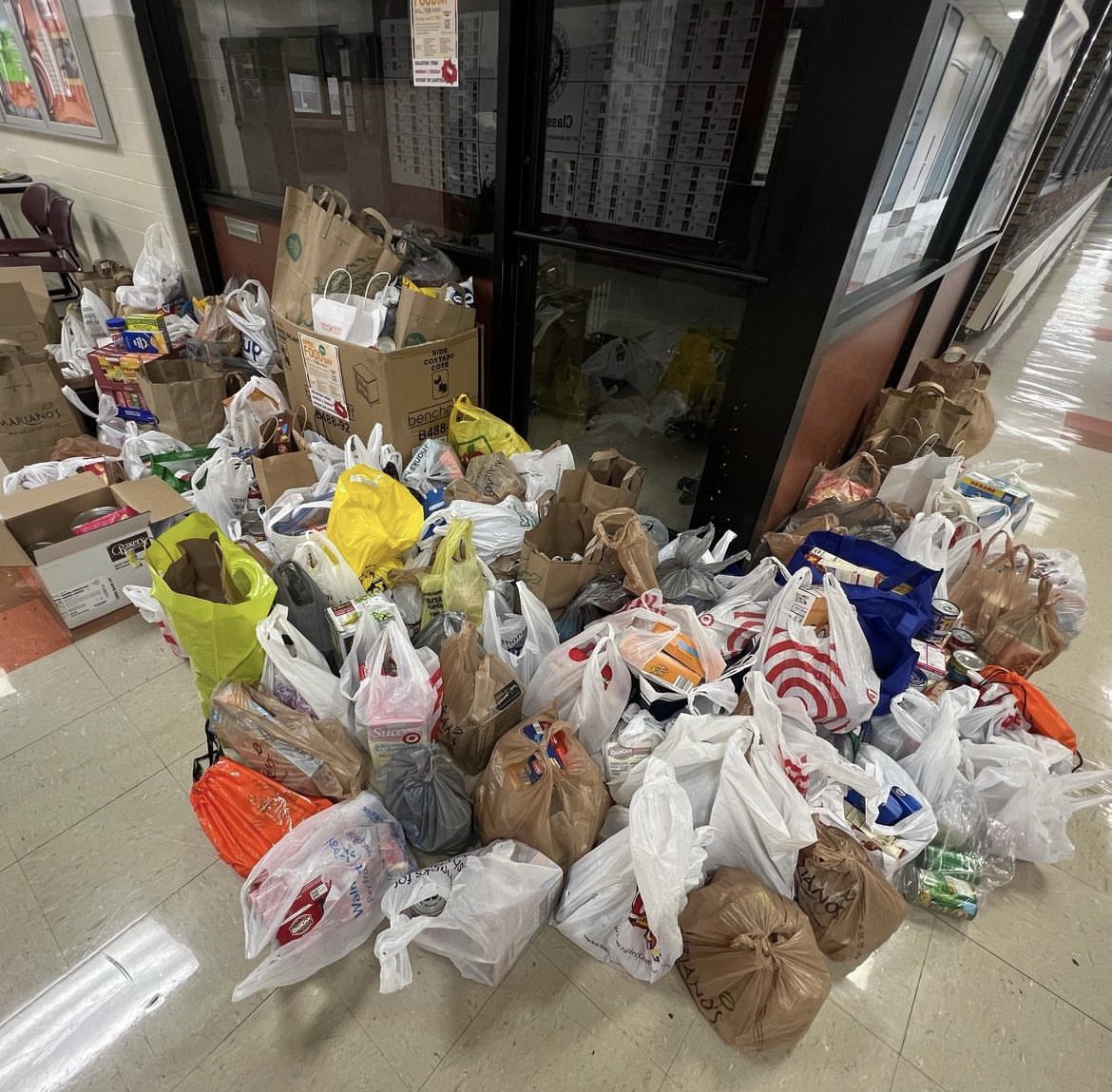 CRUSADERS ⚔️ Join us tomorrow morning at 6:00 am in the main gym as CBS News will be broadcasting live from 99th &amp; Pulaski‼️ 

Thank you to all of our families who donated to <a href="/unitedwaychi/">United Way Chicago</a> April Food Day. Donations can still be made before 6:30 am tomorrow. #WeAreBR