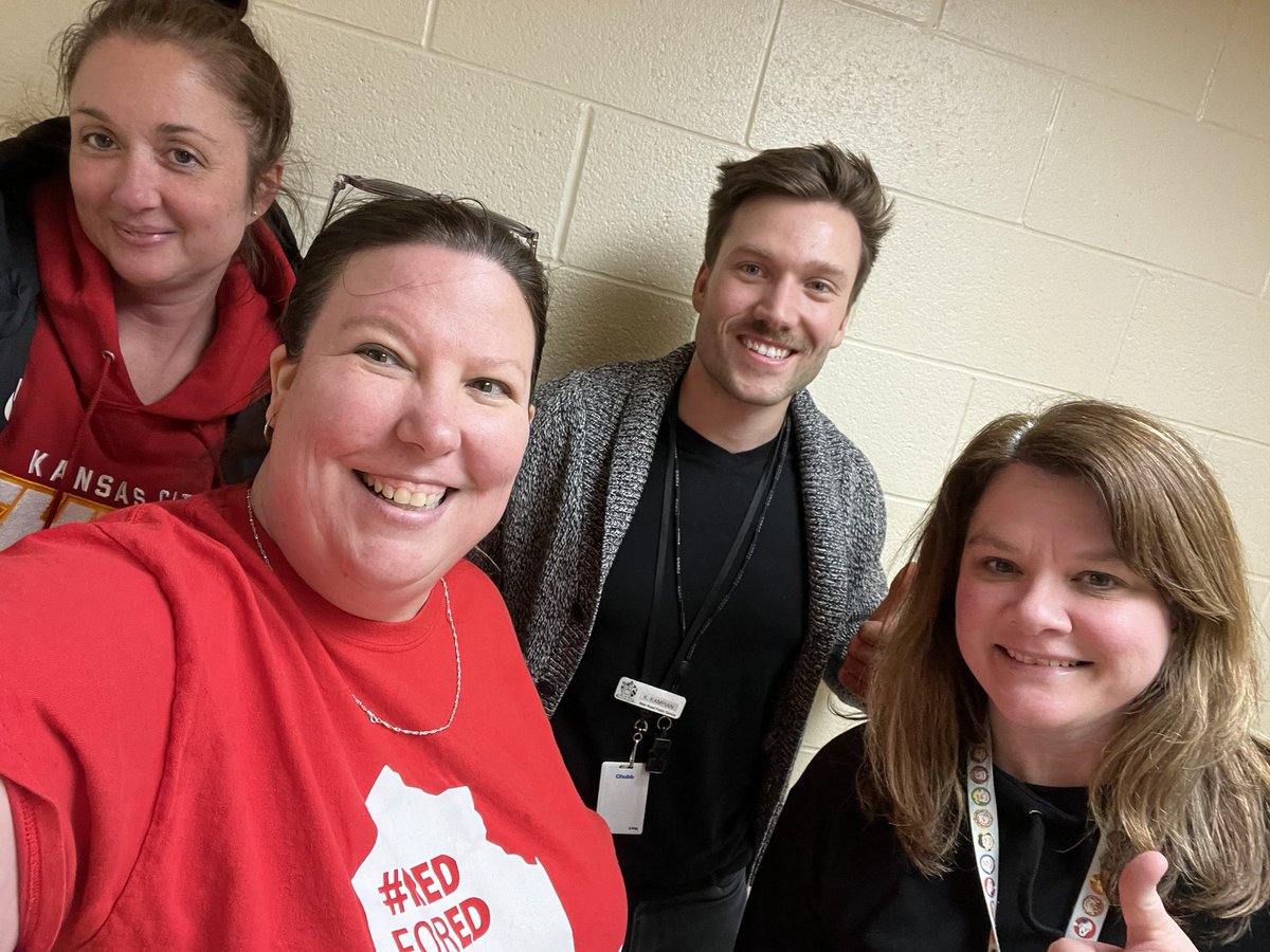 JenMandM's tweet photo. Sending strength to the @WROTL bargaining team today with the @WRDSB!
#WROTLStrong #FairContract #OntEd #etfowaterloo https://t.co/GNl3u6GoDL