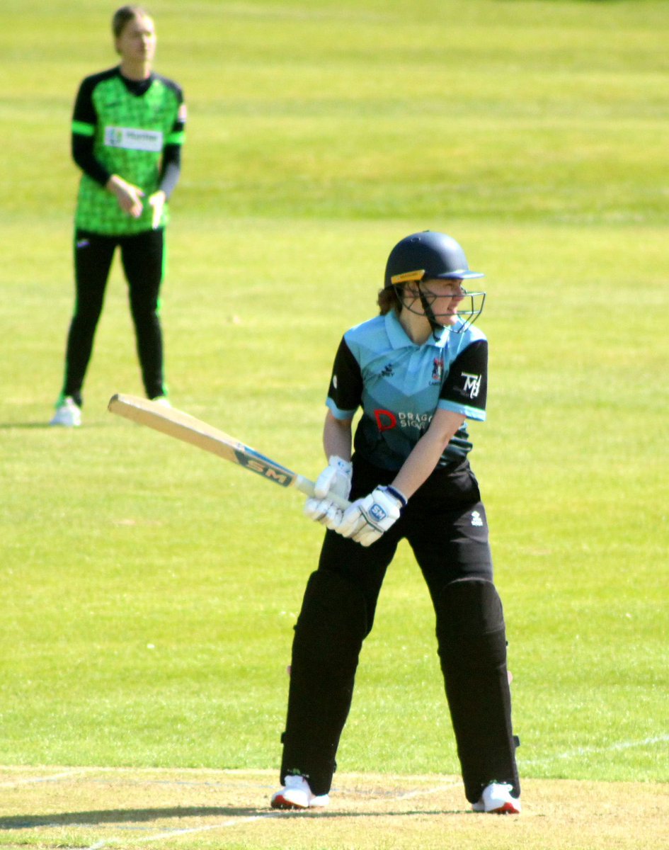 💙🖤💙🖤 We got our season going with our Women taking a trip to @ClaverhamCC on Sunday We came out victorious! Thank you so much to our hosts for getting the game on and making us so welcome. We will renew acquaintances with friendly cricket 🏏 #WeAreCardiff #CardiffCC