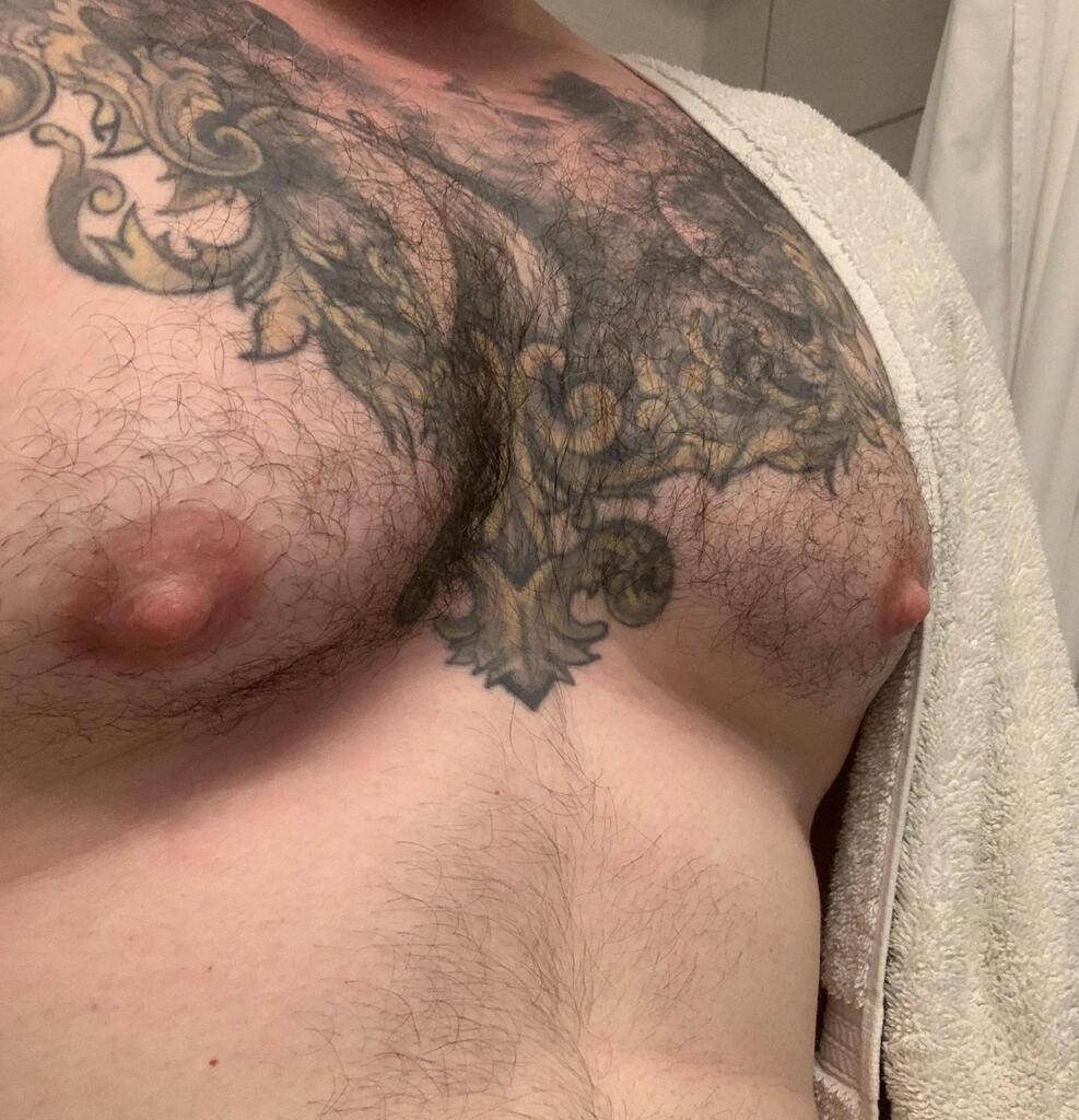 #nipples #pecs #torso #nips #pezon #chest #pecho #barechest #tetas #tetillas #areolas #nipslip #tits #hot #sfw #nsfw #muscle #man #men #guy #malebody #motivation #gym #fitness #fit