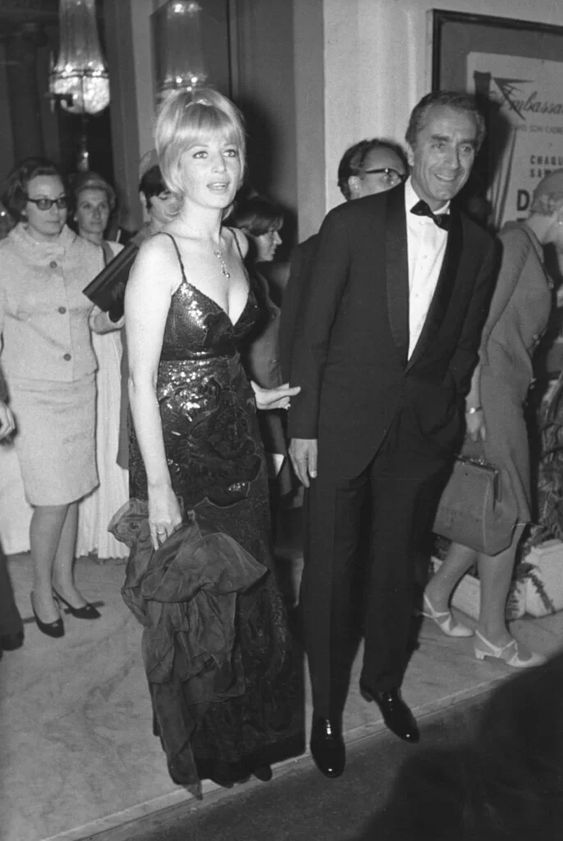 ARTHOUSE LOVERS:

Monica Vitti and Michelangelo Antonioni.