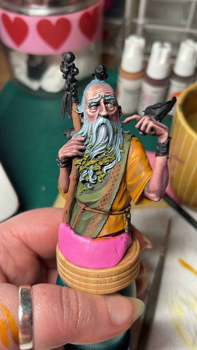 Another WIP shot. Celtic knot-work anyone!? Pray 4 Me haha! 😂🙈🙃 #miniaturepainting #miniatures #hobby #minipainting