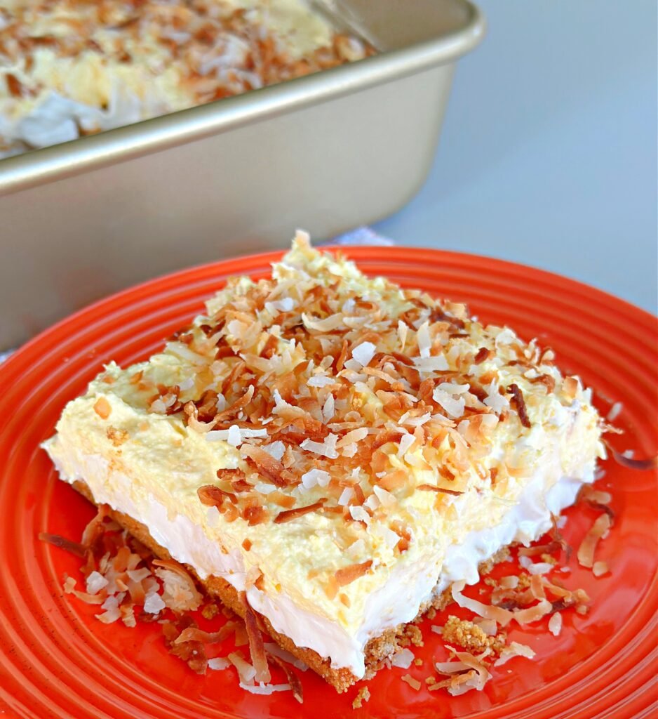Hello Summer! This recipe screams parties, potlucks, and family gatherings. This creamy, sweet, and refreshing dessert is the hostess with the mostess!
loulougirls.com/2024/04/pineap…

#food #recipe #familyfav #EEEEEATS #yummie #homecooking #dessert #pineapple #familydinner #easydessert