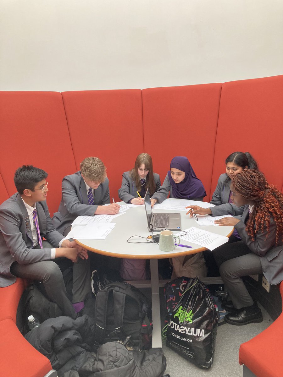Our students @BCHS_uk as part of an existing working party for @ELHT_NHS played an important role as part of the interview for a safeguarding position- and wrote their own questions, giving them a valuable insight from a young person’s perspective. Well done!