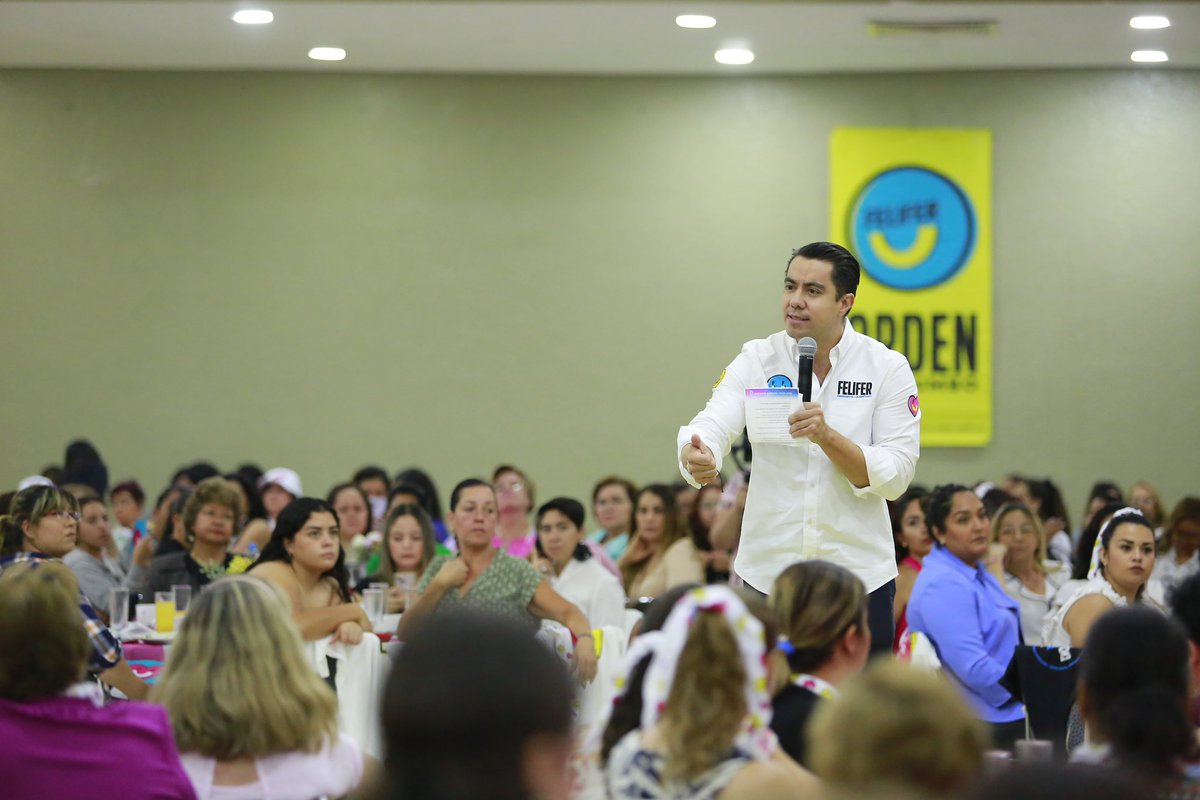 FeliFerMacias's tweet photo. Sé y estoy convencido que las mujeres nos llevarán al triunfo y que no hay mejor programa social que su empoderamiento.

En el gobierno municipal han avanzado muchísimo, por eso mi compromiso no solo es que continúen si no que vamos a mejorarlos. ¡Gracias a todas las que me acompañaron hoy a escuchar mis propuestas! 

#OrdenConRumbo