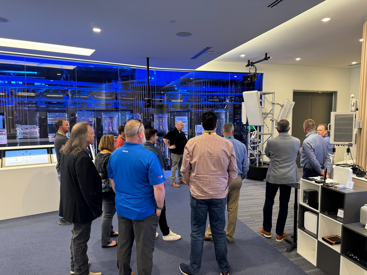nokianetworks's tweet photo. It's been a great day first day at this year's #WAVExperts event in Dallas, TX! We kicked off with several amazing sessions, which included exploring our Nokia Wavence portfolio, as well as our EEC and Energy Lab Demos. Looking forward to more tomorrow!
#mmWave #Wavence https://t.co/aArpNBBsOd
